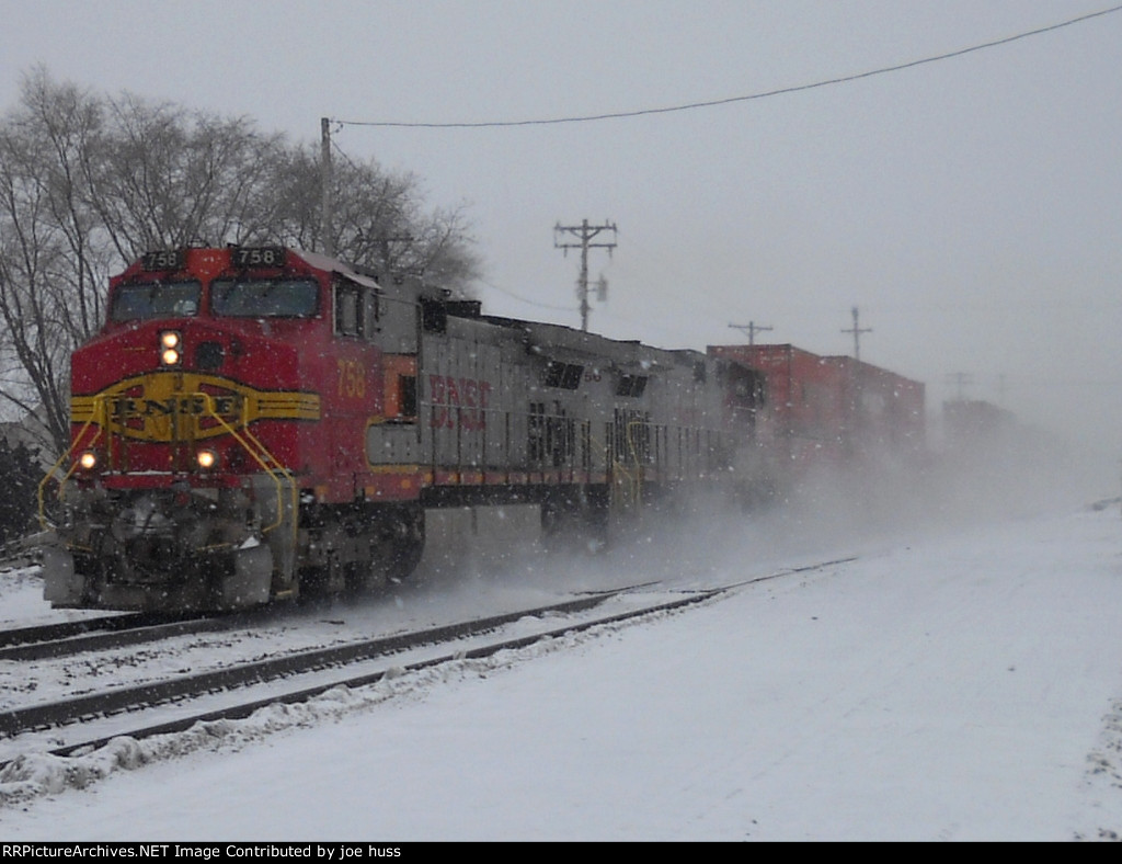 BNSF 758 West